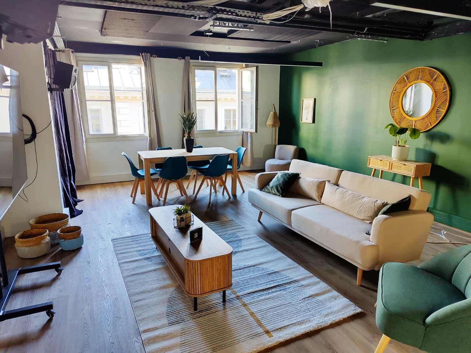 Studio Le Salon - Plateau TV chaleureux - Location plateau TV Paris Mogador Studios